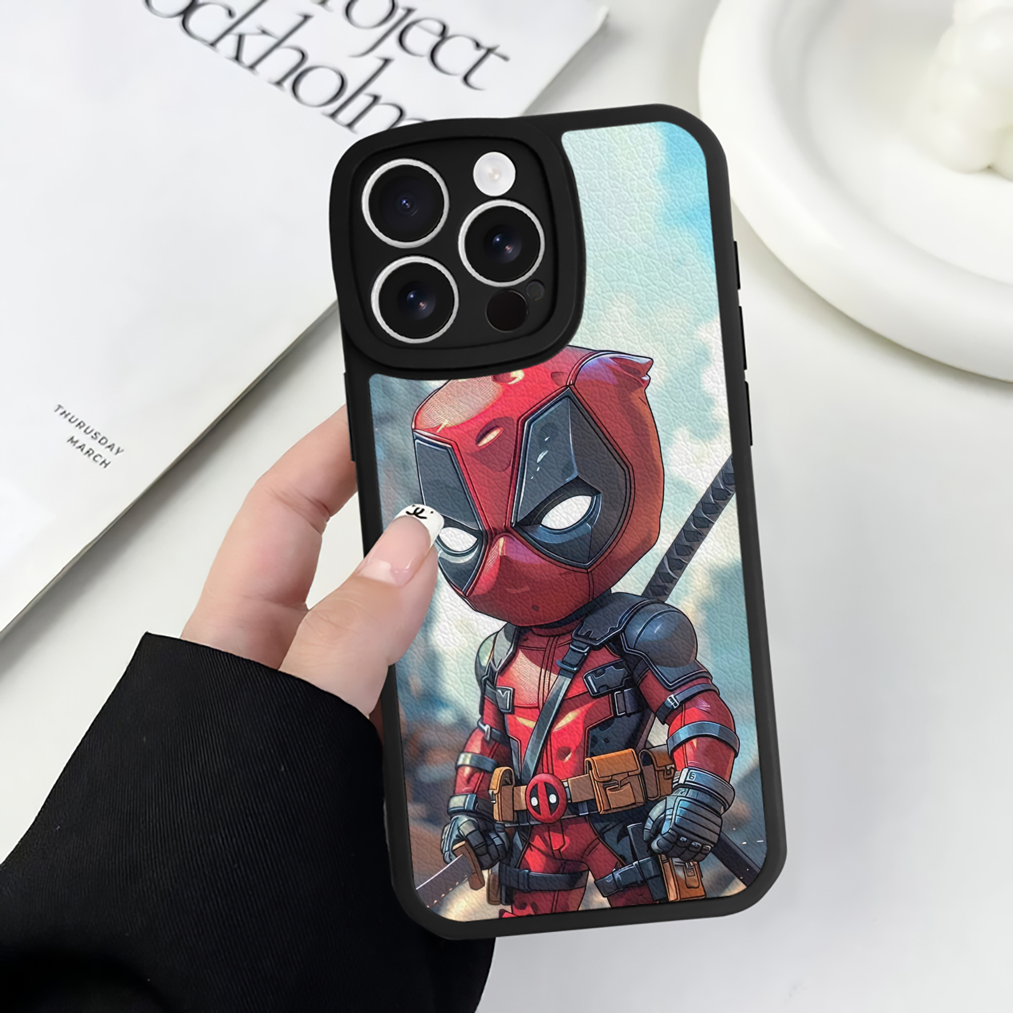 （画像用） Deadpool デッドプール 【iPhone 16シリーズ対応】シリコンスマホケース（レザー調） 材質：シリコン